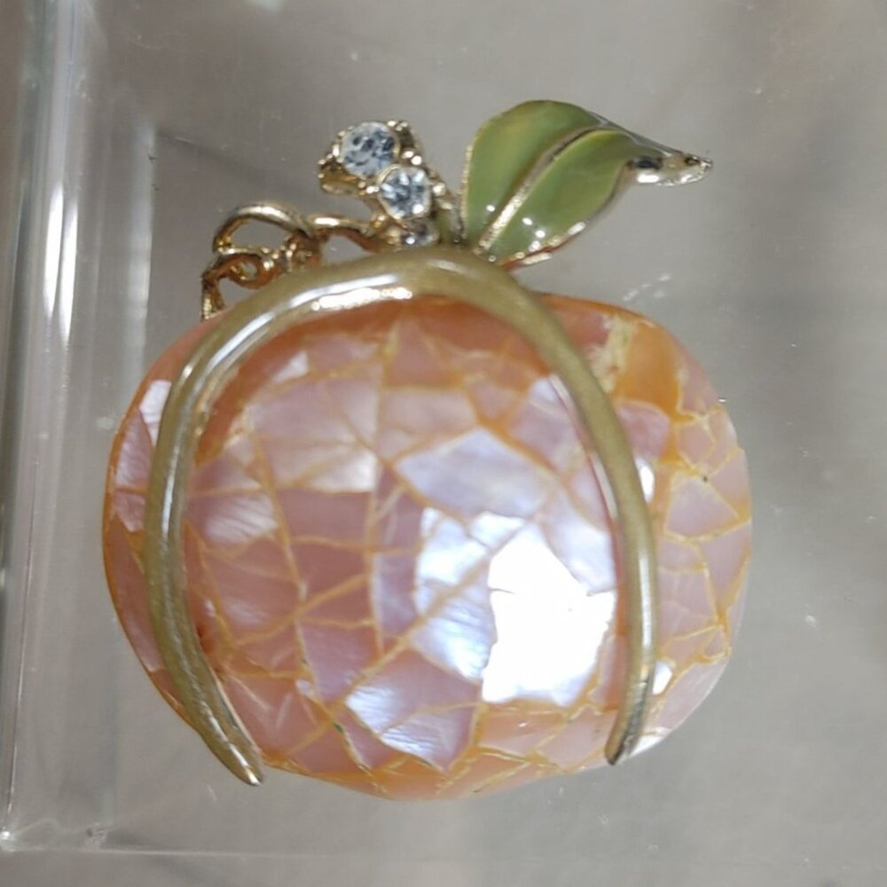 Liz Claiborne Pumpkin Brooch Pin Vintage Gold Tone MOP Mosaic Green Leaf Accent